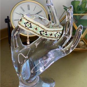 Pretty adjustable bracelet